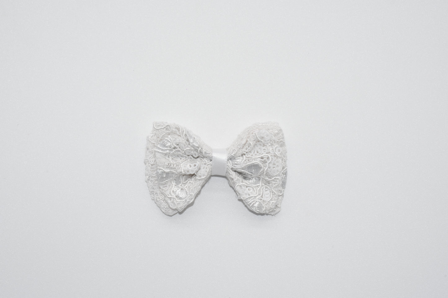 a clear view of the pet hairbow