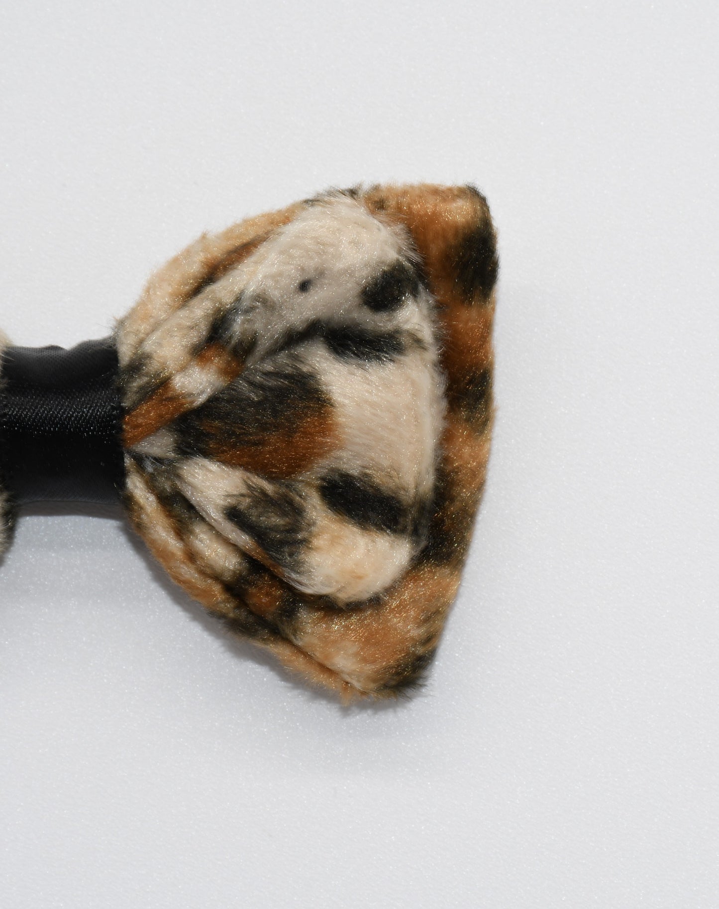 a view of the right side of the hairbow