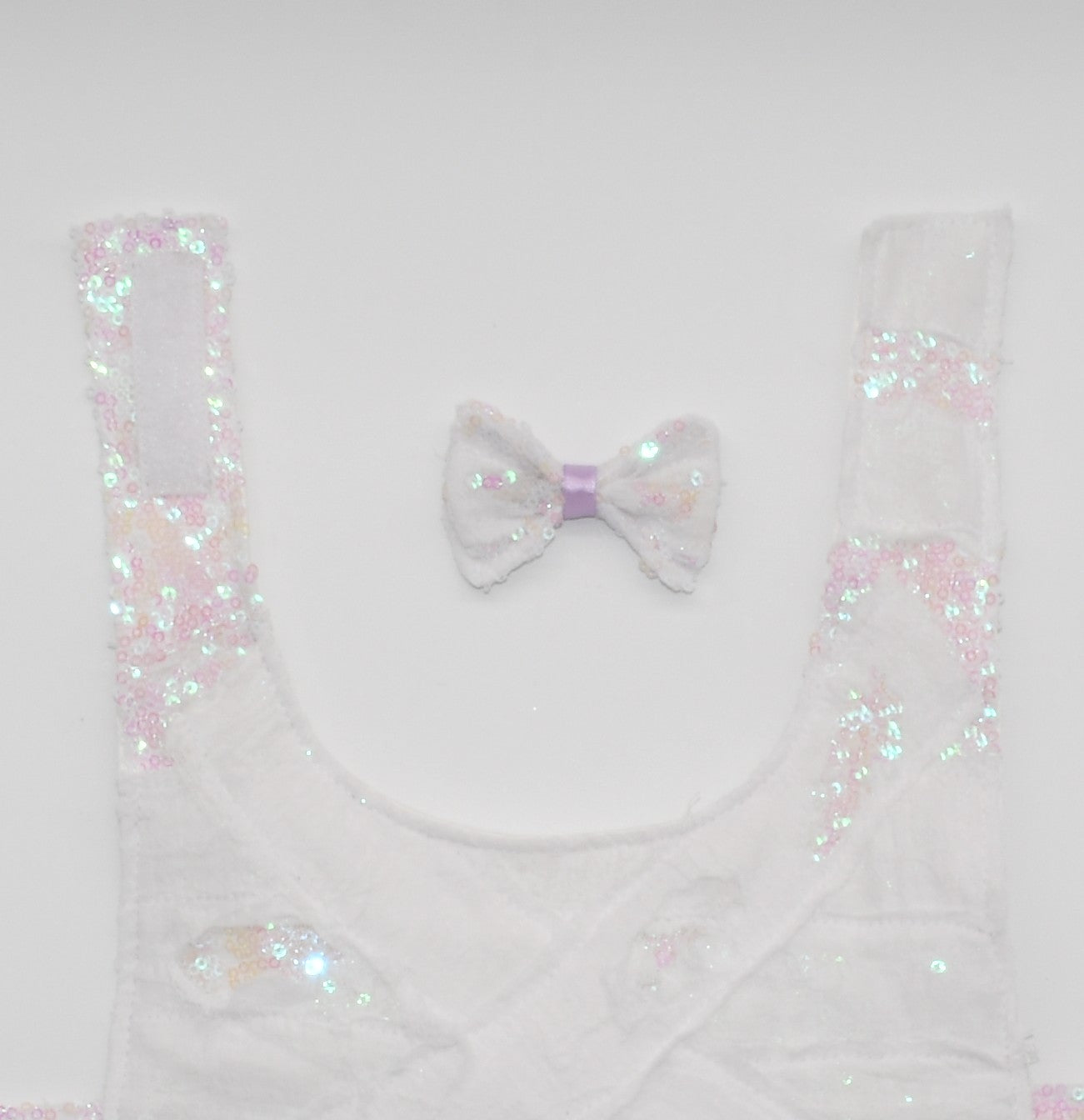 a close up at shoulders and pet hair bow