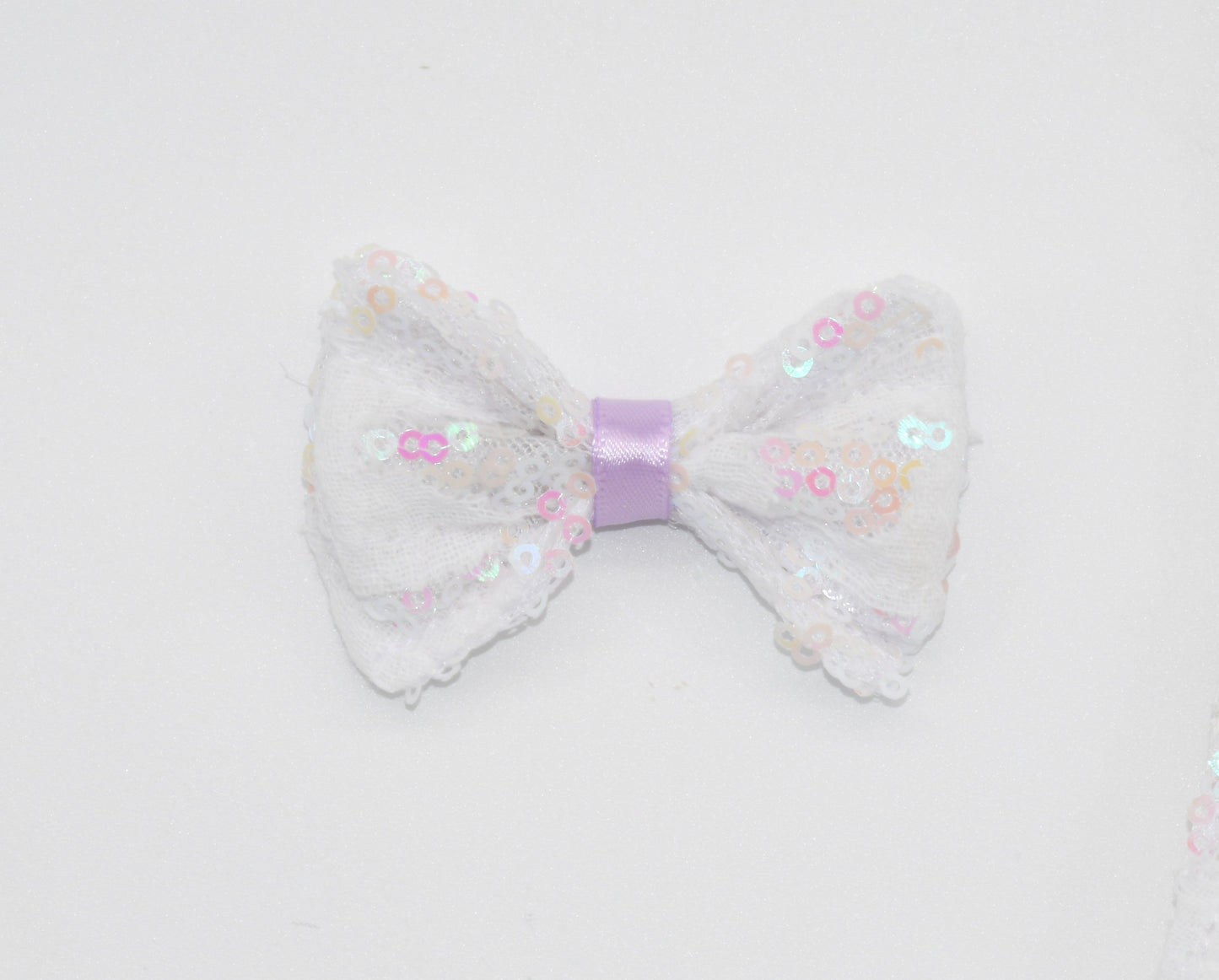 a close up at mummy pet hair bow