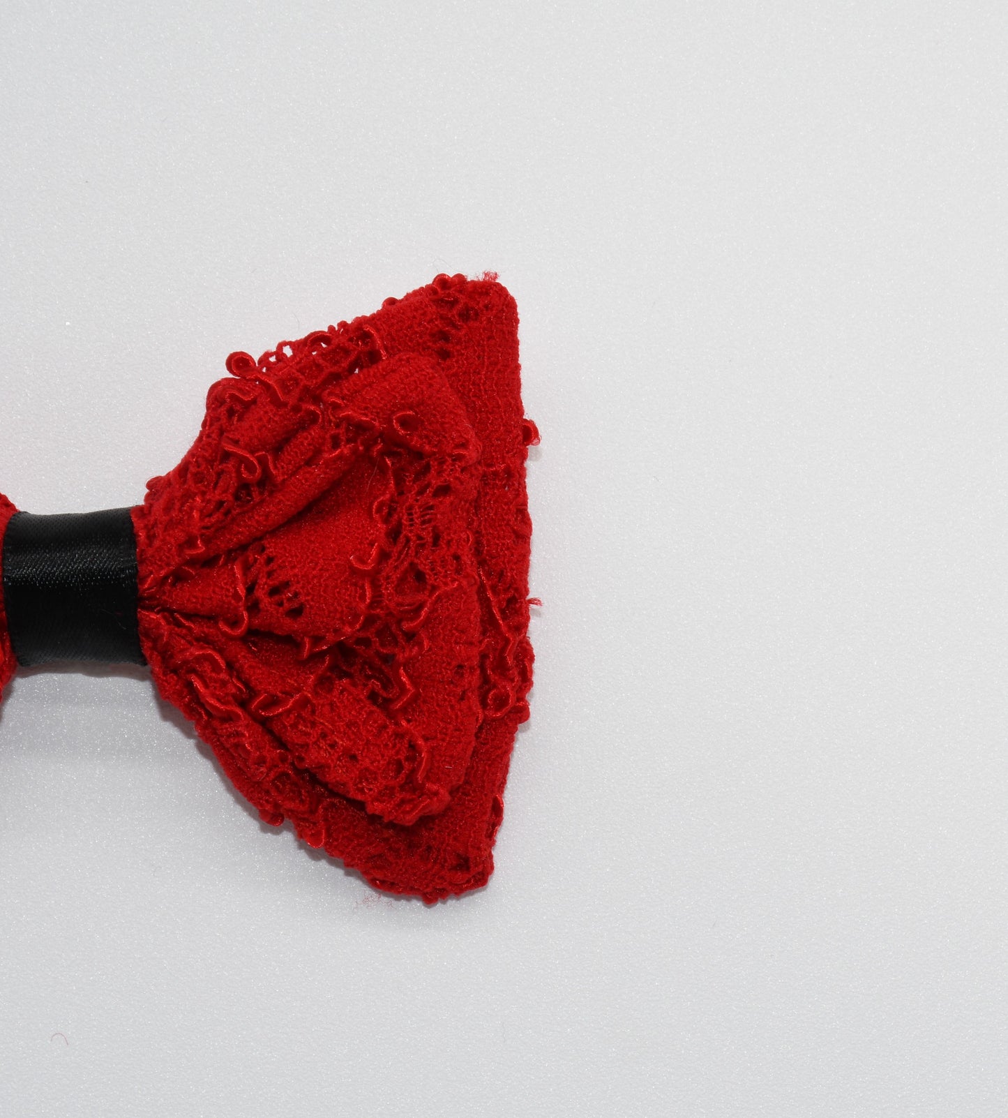 a side view of the pet hairbow