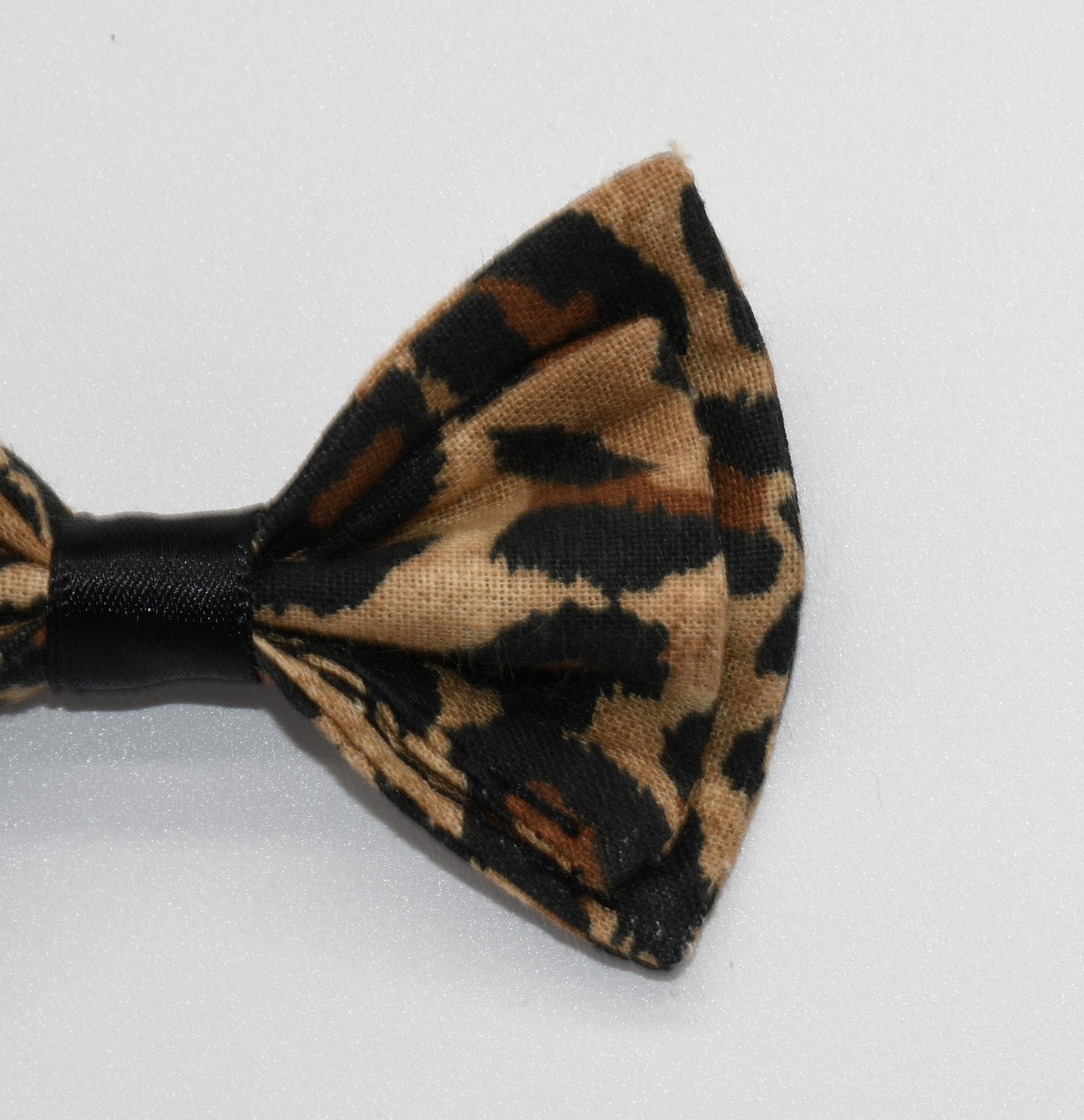 the right side of the leopard hairbow