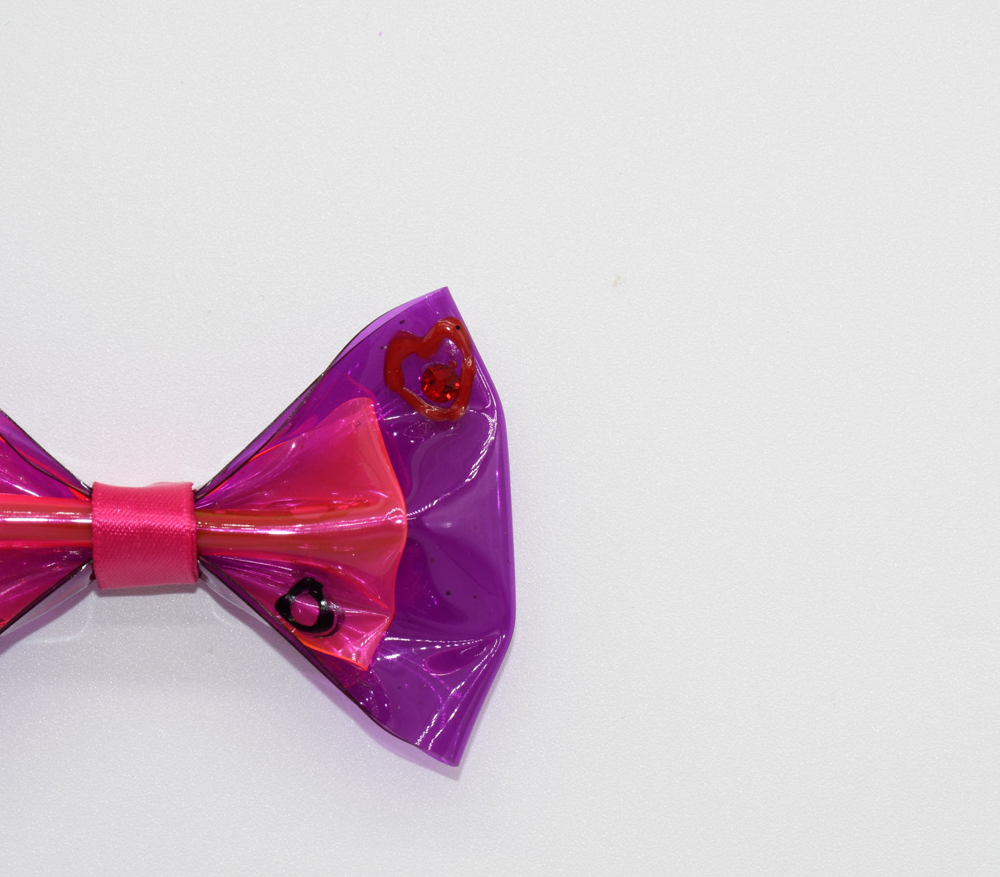a view of the right side of the pet hairbow