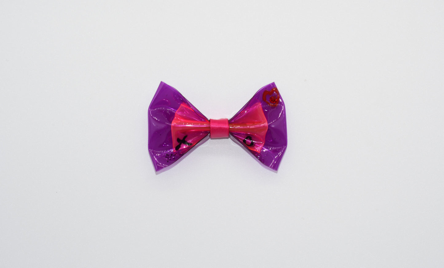 a front view of the pet hair bow
