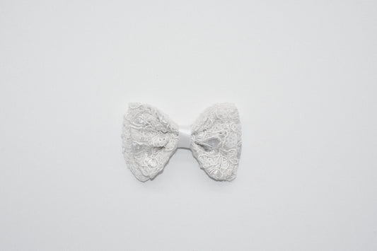 a clear view of the pet hairbow