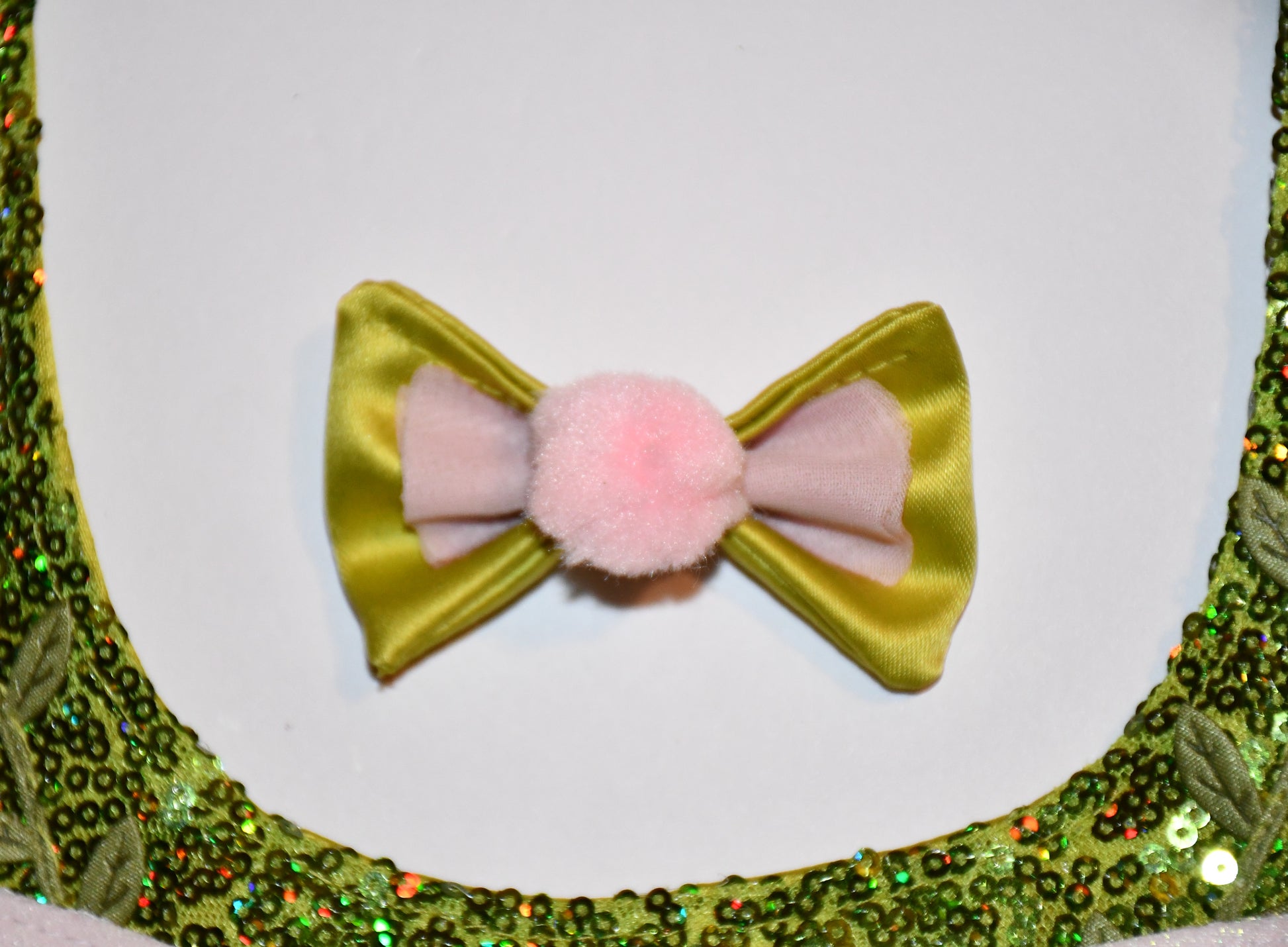 pet hairbow with pink pom pom 