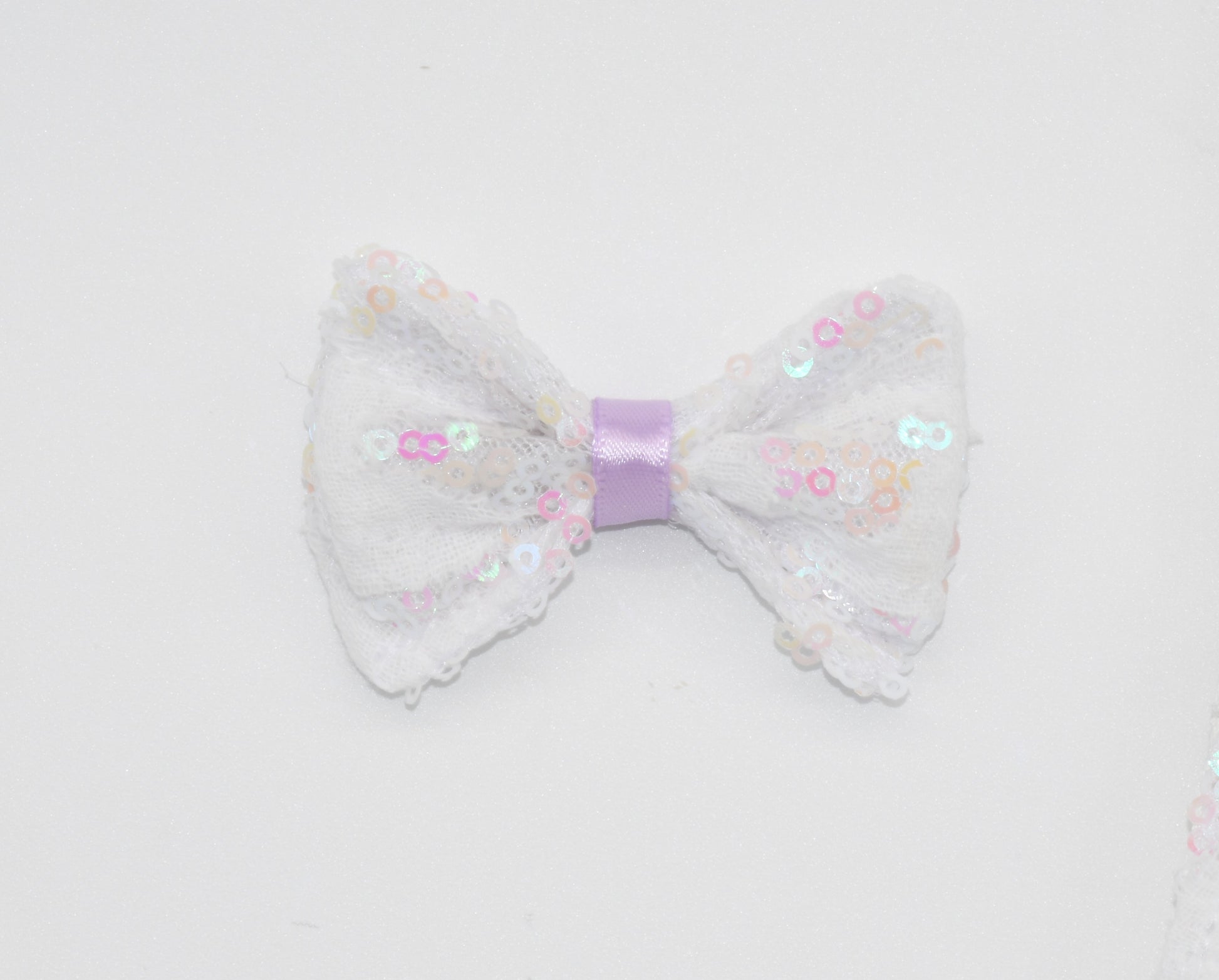 a close up at mummy pet hair bow