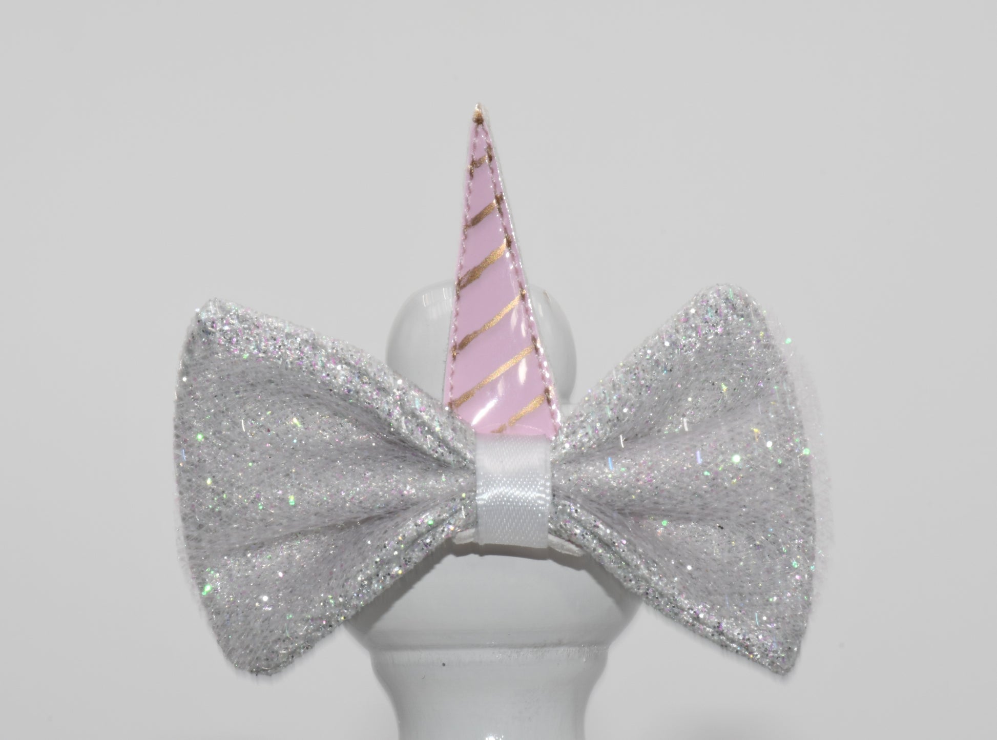 a close up on unicorn pet hair bow